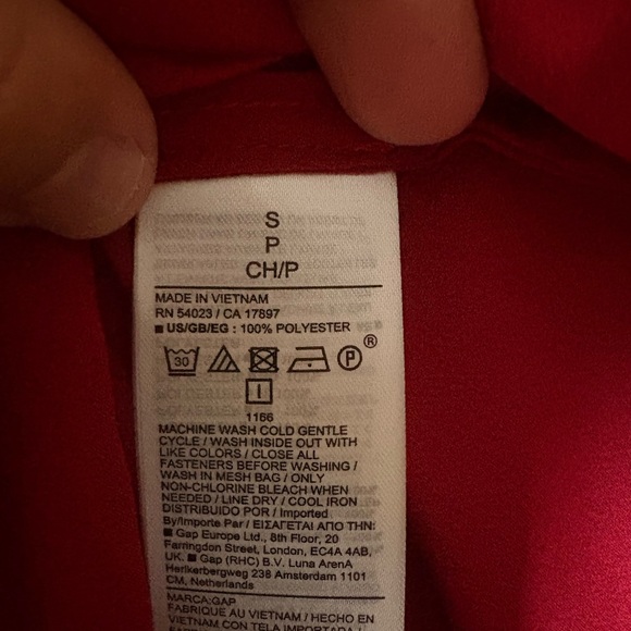 GAP Vibrant Sled Red Halter Blouse,Size S,Satin,100% polyester,Made in Vietnam - Picture 11 of 13